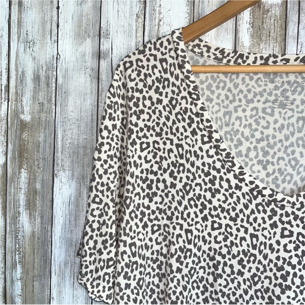 American Eagle Leopard Brown Cream Tee Women’s Medium - Picture 2 of 4